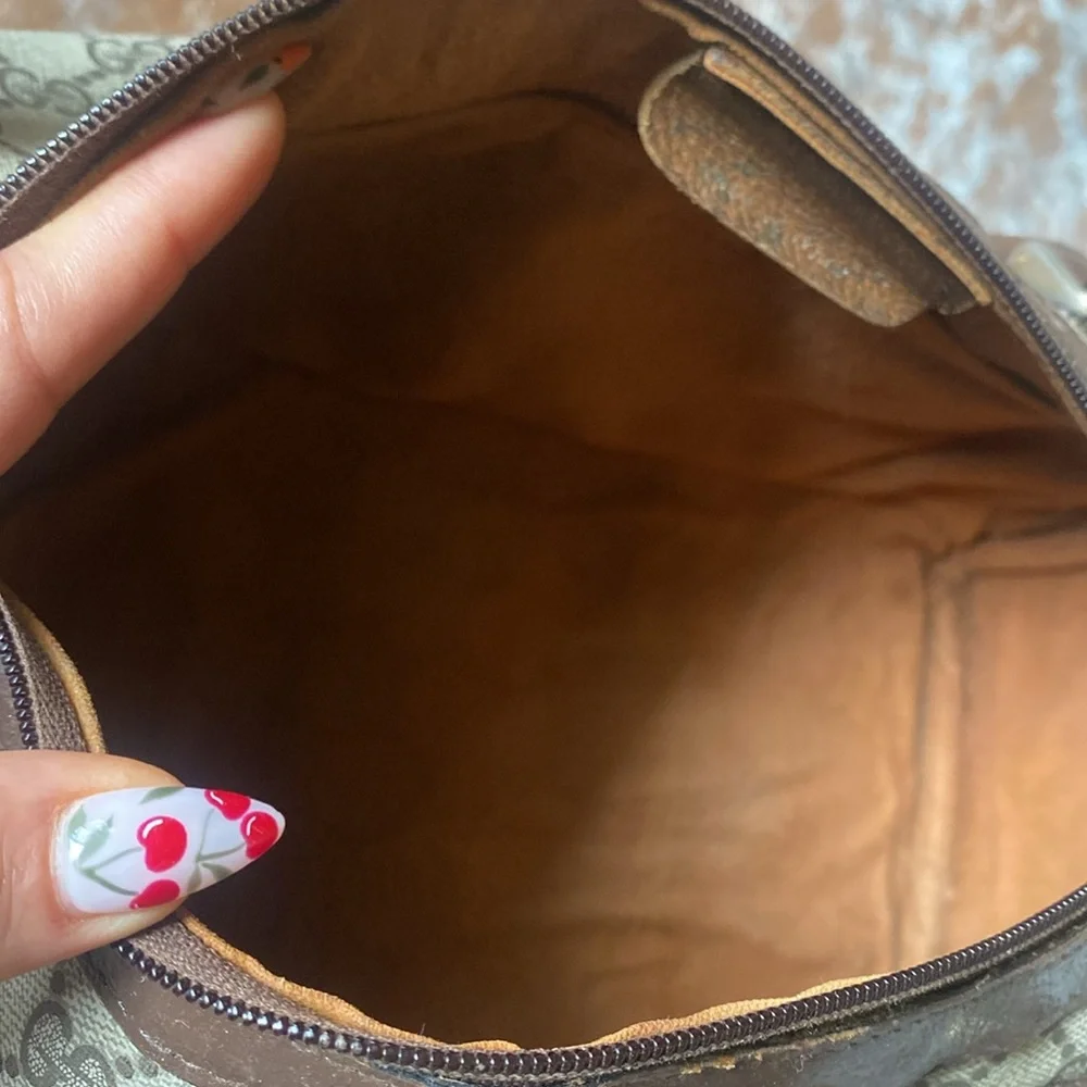 Authentic Gucci Boston Handbag with Cherryline - Picture 7 of 16